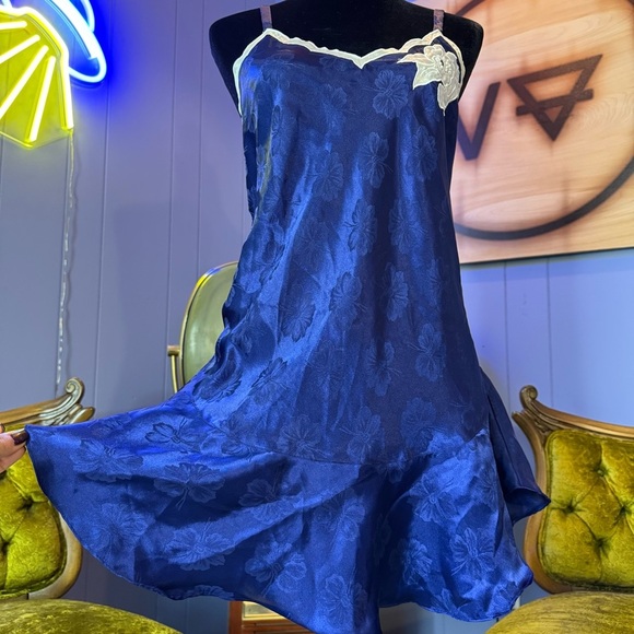 Vintage 80s Victoria’s Secret Royal Blue Floral Satin Flared Slip Dress - Picture 4 of 9